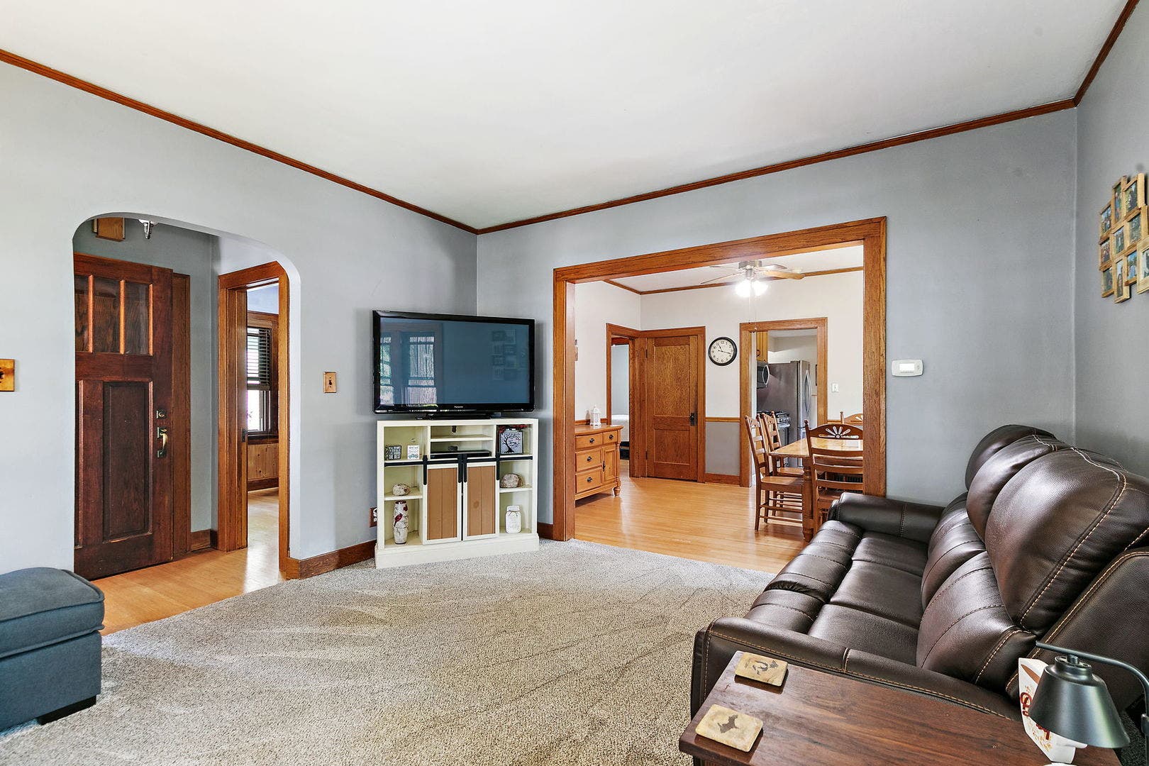 909 Augusta Avenue, Elgin, IL 60120