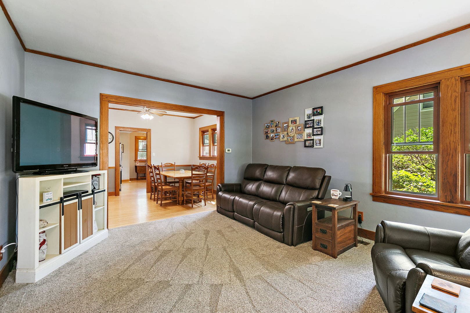 909 Augusta Avenue, Elgin, IL 60120