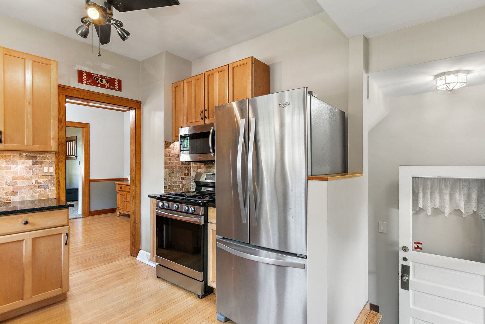 909 Augusta Avenue, Elgin, IL 60120