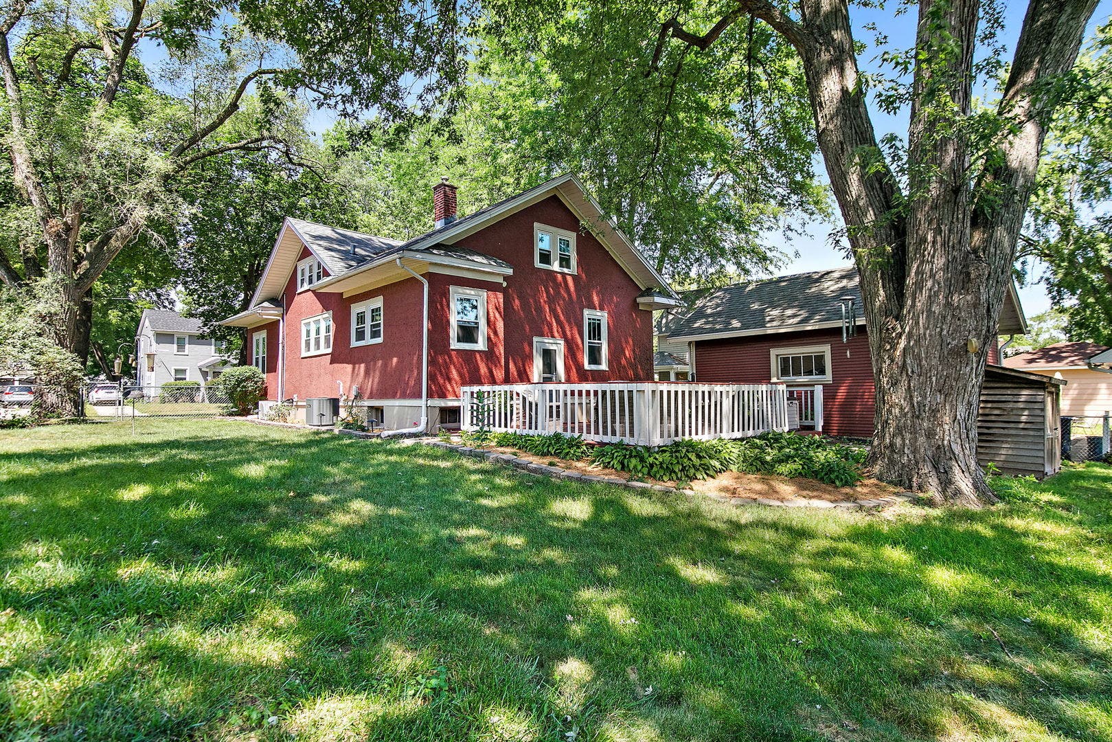 909 Augusta Avenue, Elgin, IL 60120