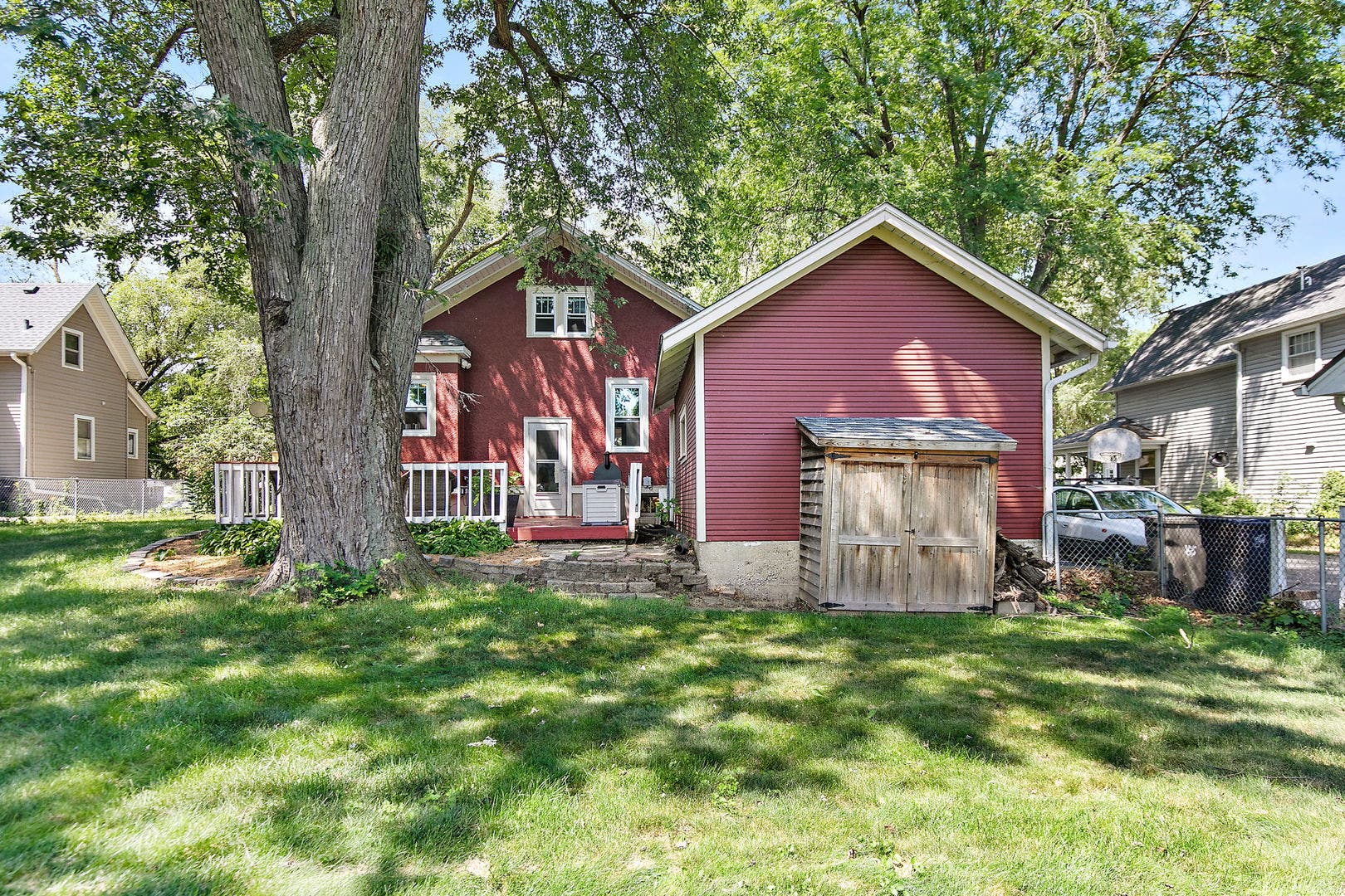 909 Augusta Avenue, Elgin, IL 60120