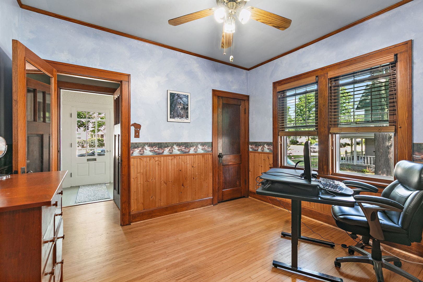 909 Augusta Avenue, Elgin, IL 60120