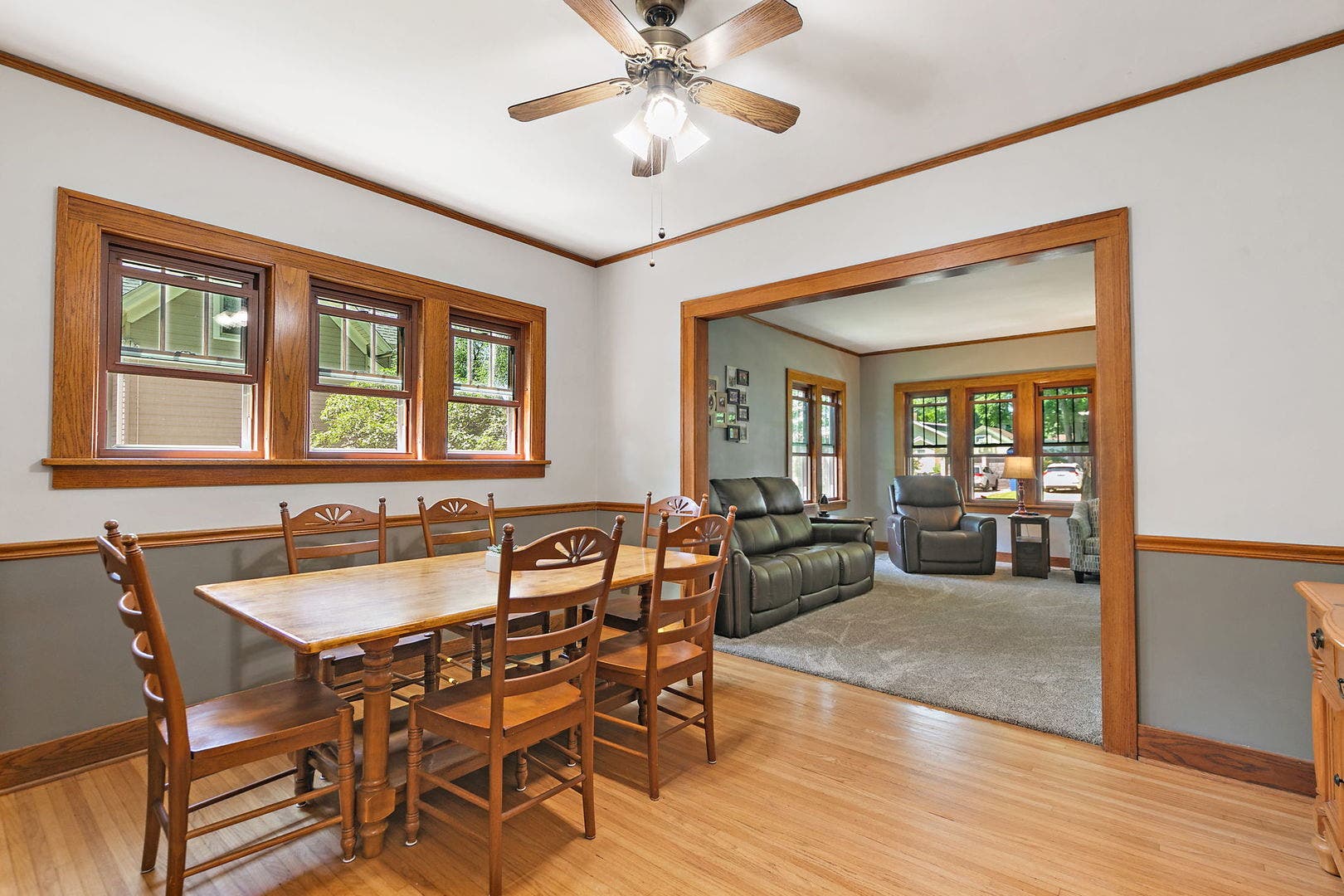 909 Augusta Avenue, Elgin, IL 60120