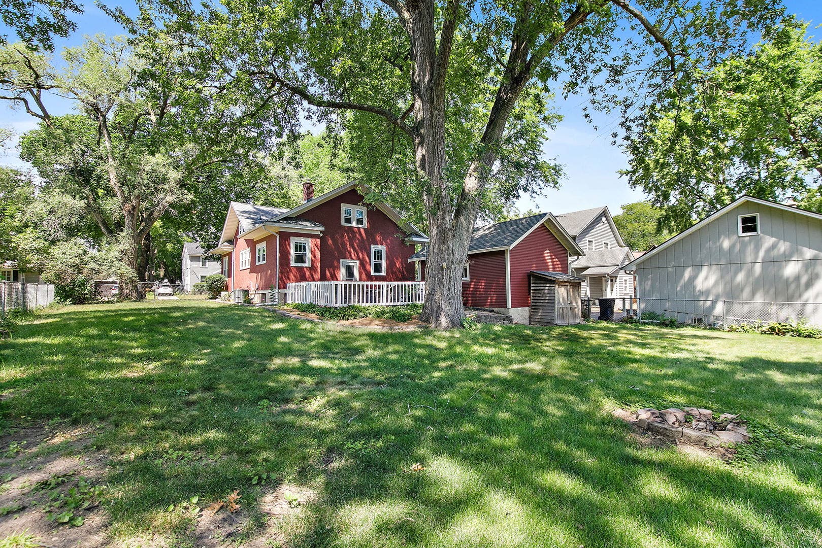 909 Augusta Avenue, Elgin, IL 60120