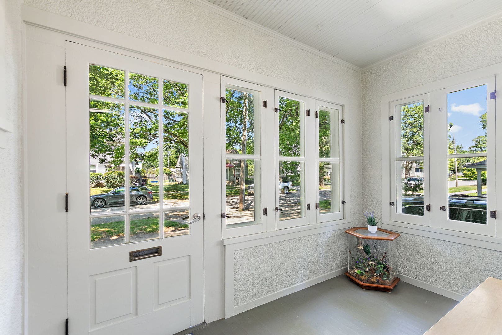 909 Augusta Avenue, Elgin, IL 60120