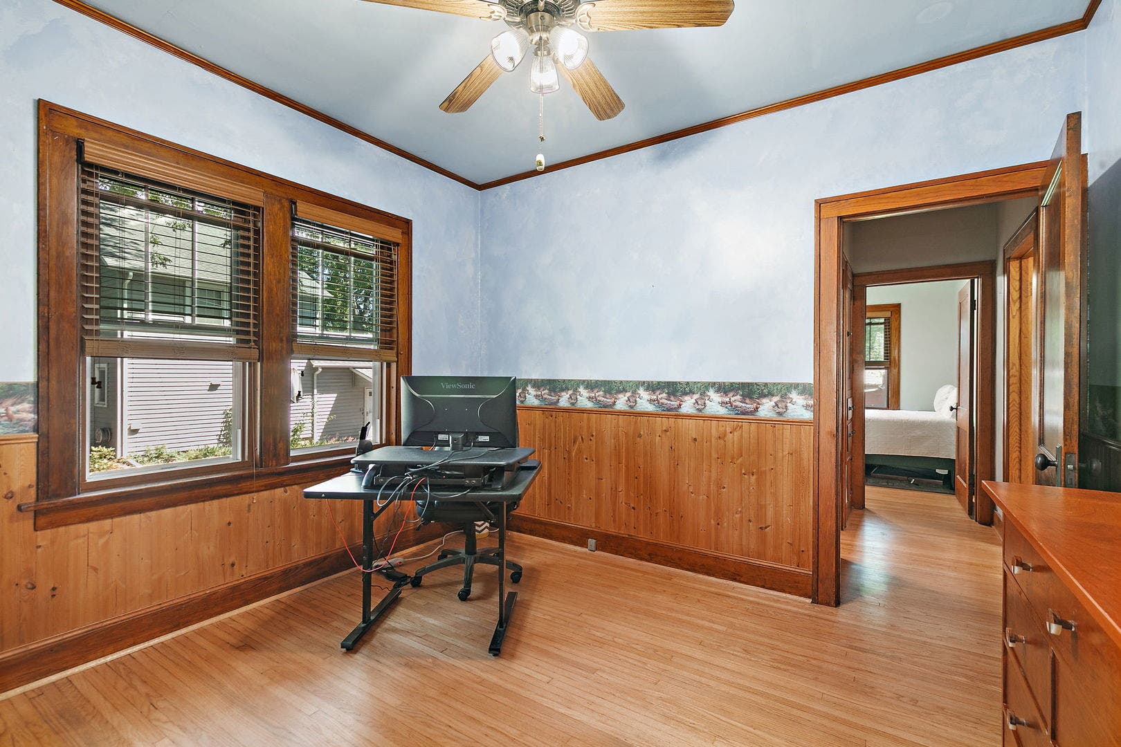 909 Augusta Avenue, Elgin, IL 60120