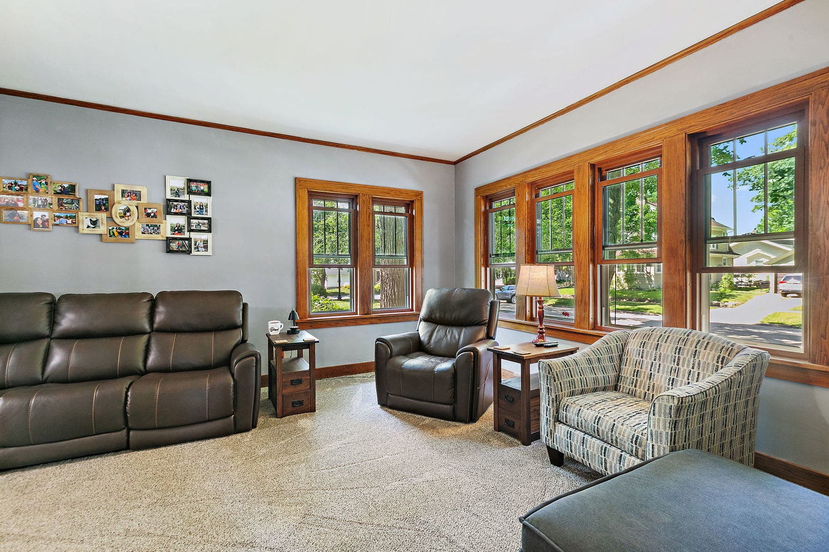 909 Augusta Avenue, Elgin, IL 60120