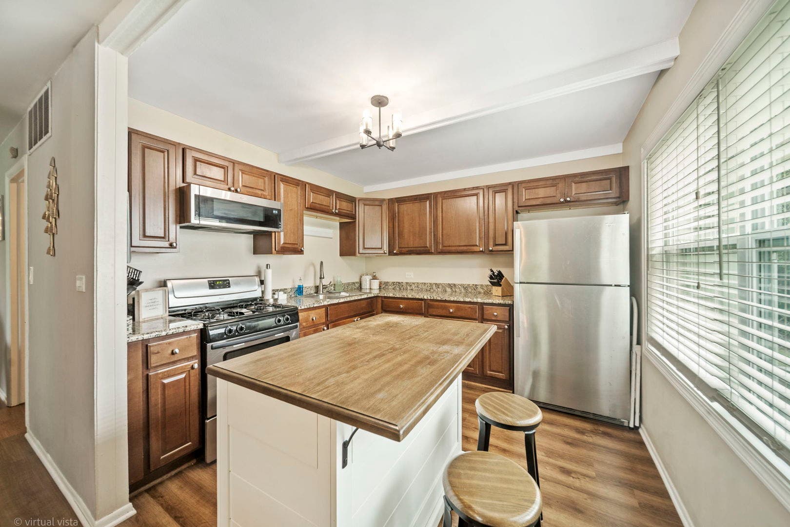213 Lexington Drive, Bolingbrook, IL 60440