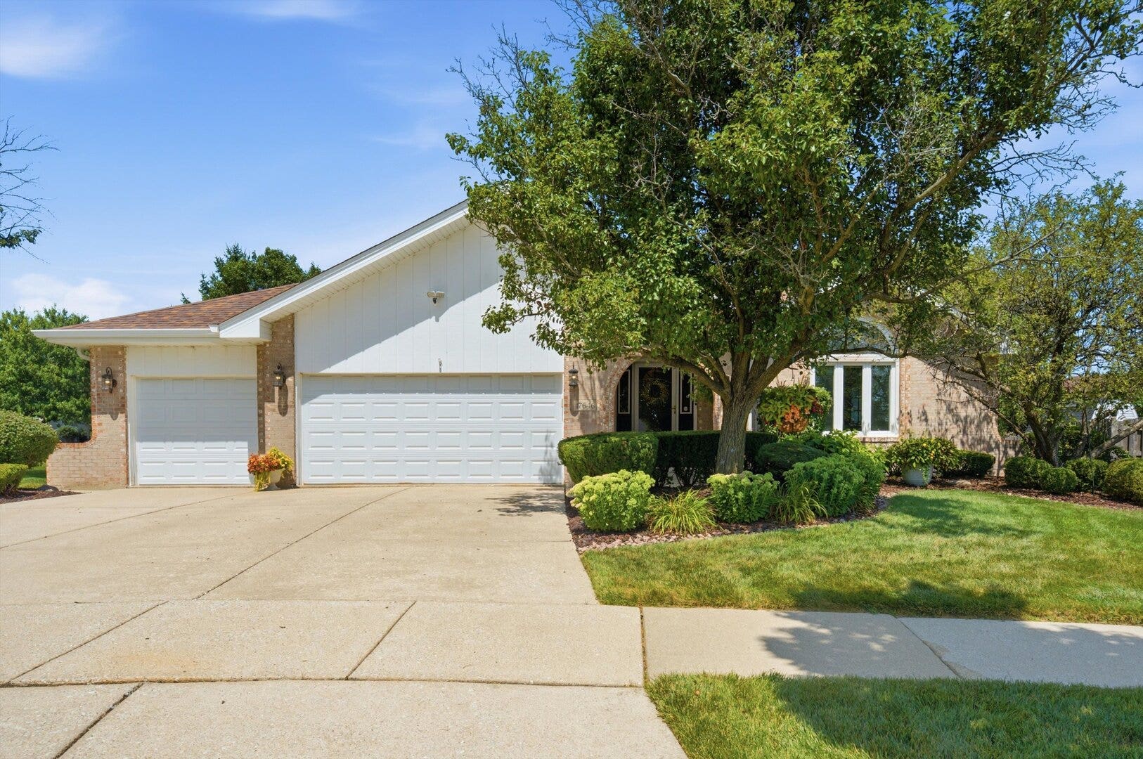 17646 Crestview Court, Orland Park, IL 60467