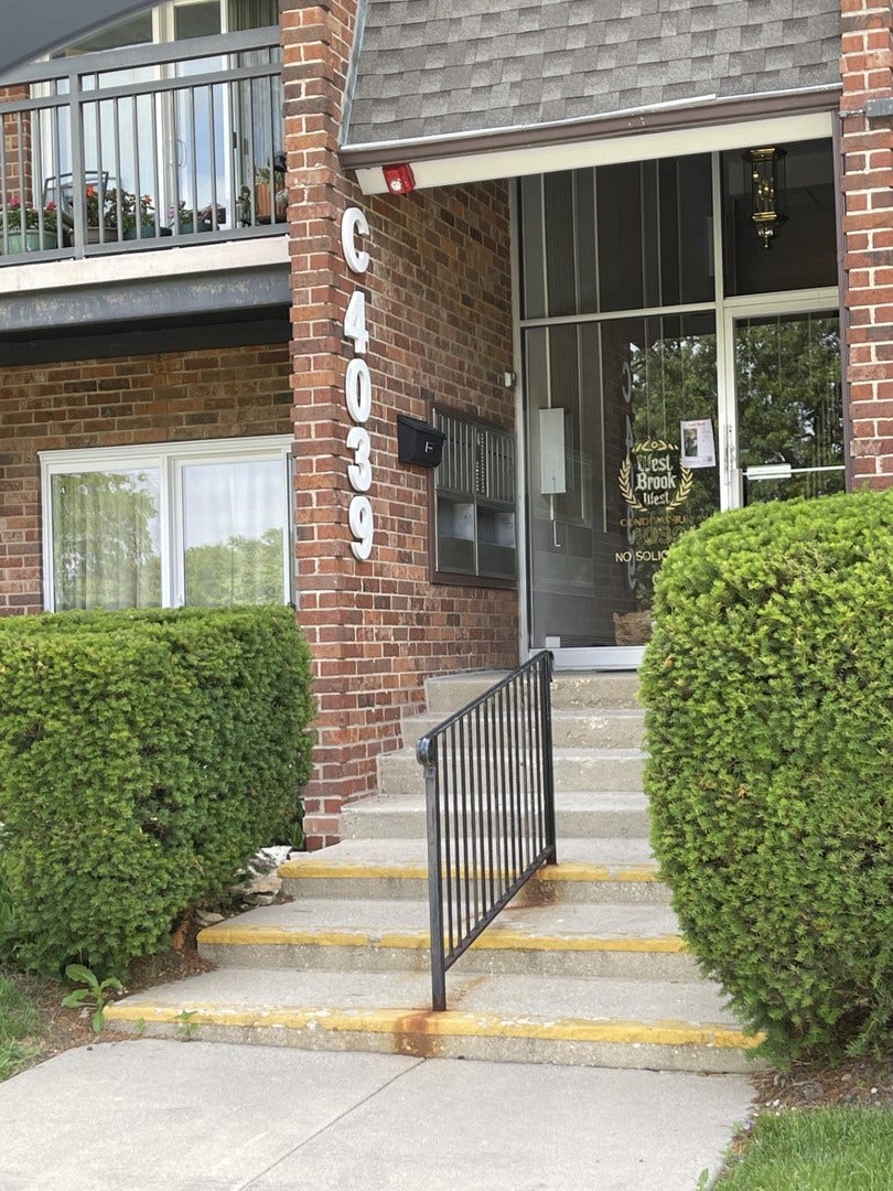 4039 Saratoga Avenue, #C101, Downers Grove, IL 60515 4039 Saratoga Avenue, #C101, Downers Grove, IL 60515