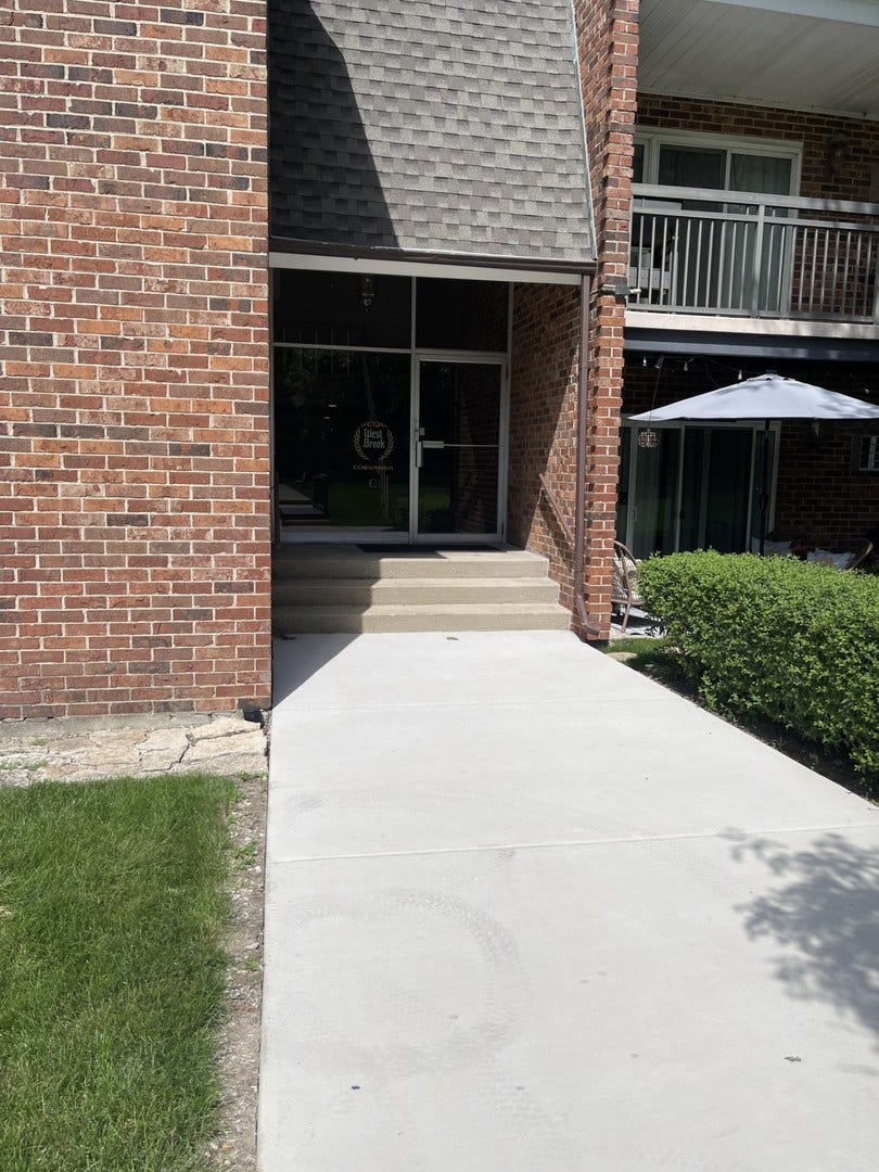 4039 Saratoga Avenue, #C101, Downers Grove, IL 60515 4039 Saratoga Avenue, #C101, Downers Grove, IL 60515