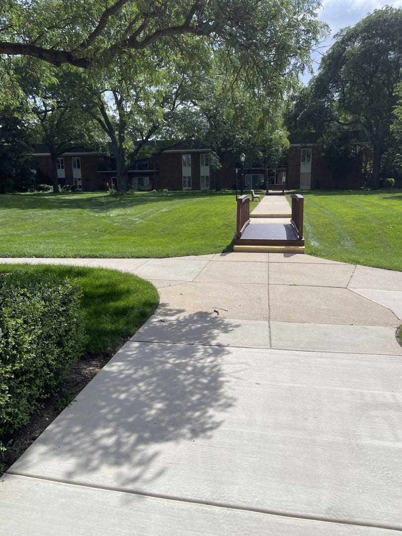 4039 Saratoga Avenue, #C101, Downers Grove, IL 60515 4039 Saratoga Avenue, #C101, Downers Grove, IL 60515
