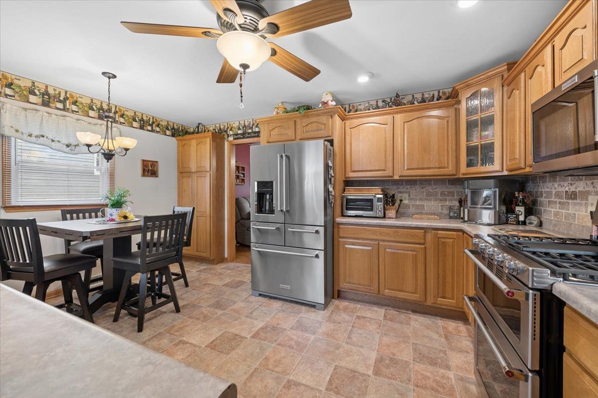 104 Sunset Strip, Joliet, IL 60435