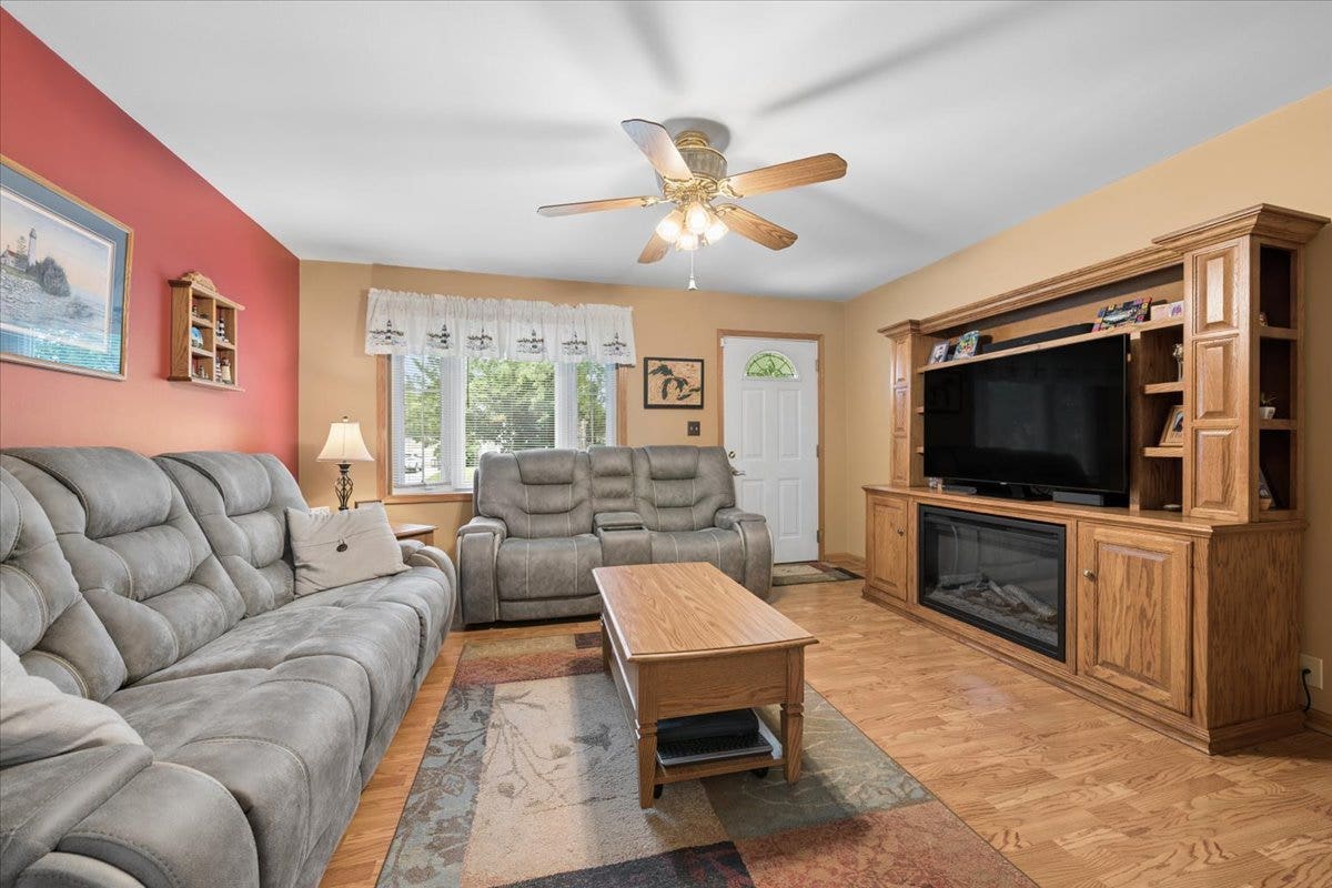 104 Sunset Strip, Joliet, IL 60435