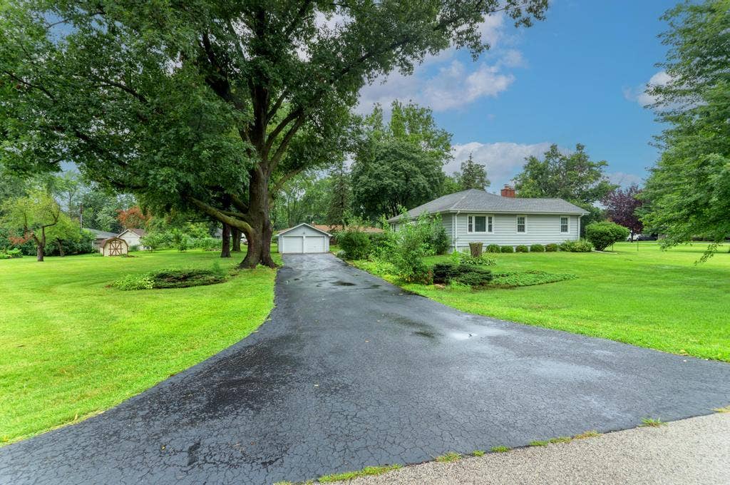 2425 Commonwealth Avenue, Joliet, IL 60435 2425 Commonwealth Avenue, Joliet, IL 60435