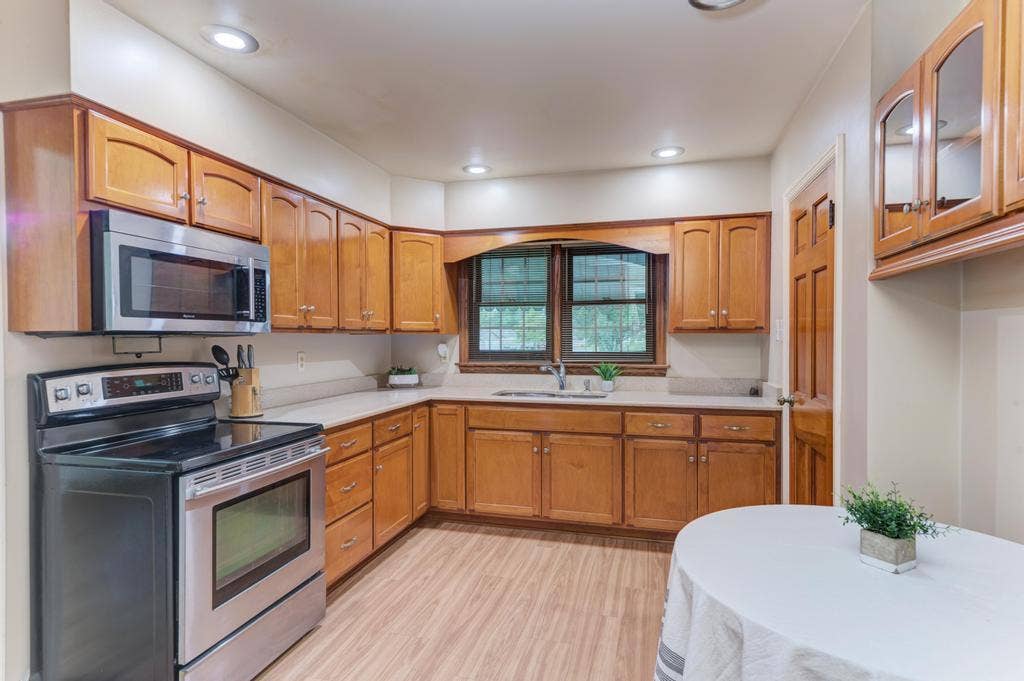 2425 Commonwealth Avenue, Joliet, IL 60435 2425 Commonwealth Avenue, Joliet, IL 60435