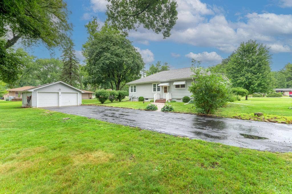 2425 Commonwealth Avenue, Joliet, IL 60435 2425 Commonwealth Avenue, Joliet, IL 60435