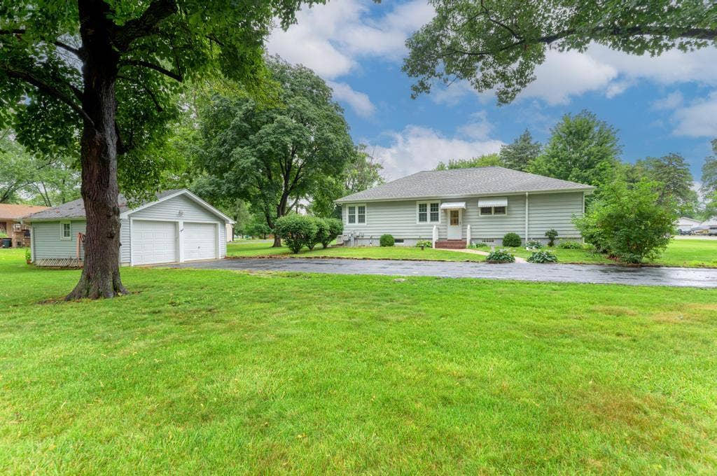 2425 Commonwealth Avenue, Joliet, IL 60435 2425 Commonwealth Avenue, Joliet, IL 60435
