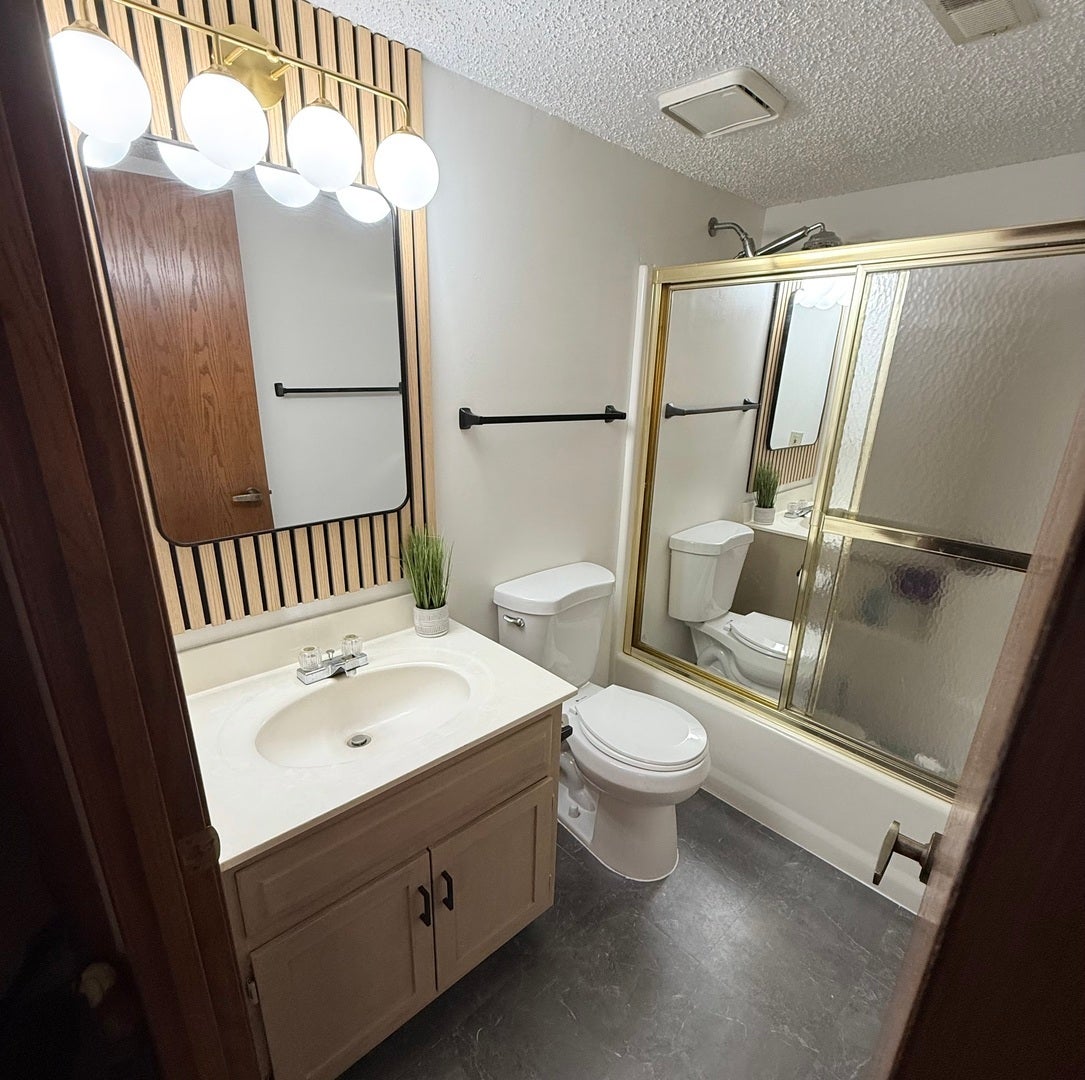 103 Caterpillar Drive, #1C, Joliet, IL 60436 103 Caterpillar Drive, #1C, Joliet, IL 60436