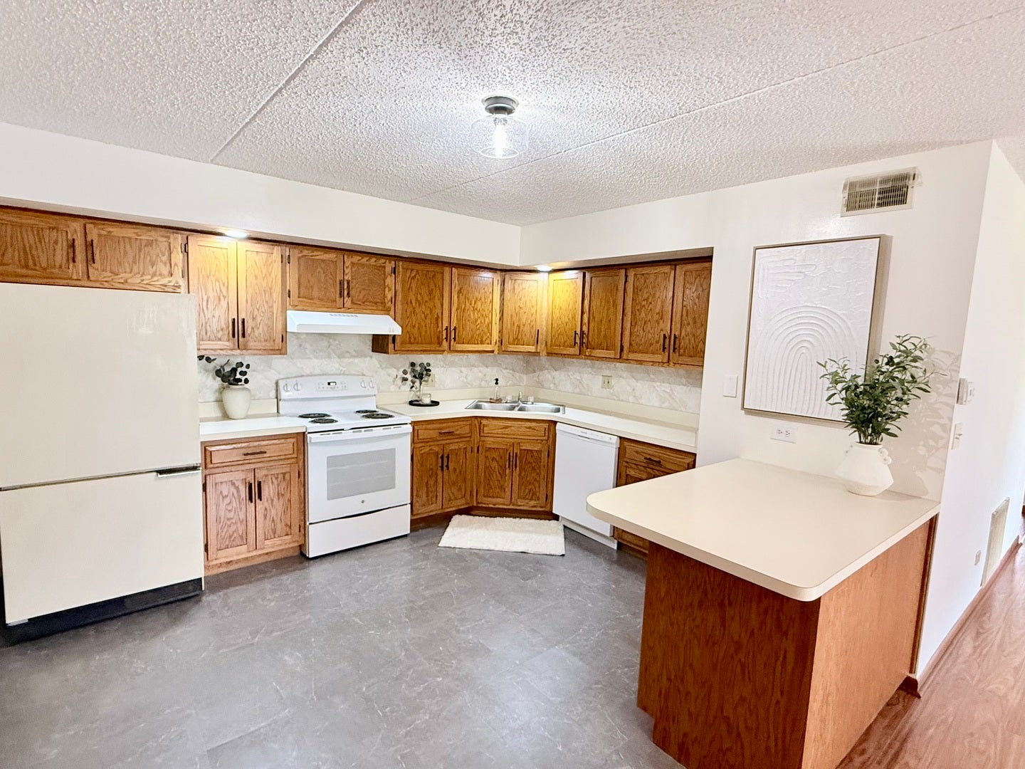 103 Caterpillar Drive, #1C, Joliet, IL 60436 103 Caterpillar Drive, #1C, Joliet, IL 60436