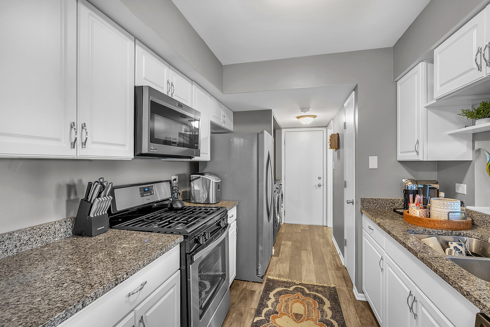 17025 E Circle Drive, Tinley Park, IL 60477 17025 E Circle Drive, Tinley Park, IL 60477