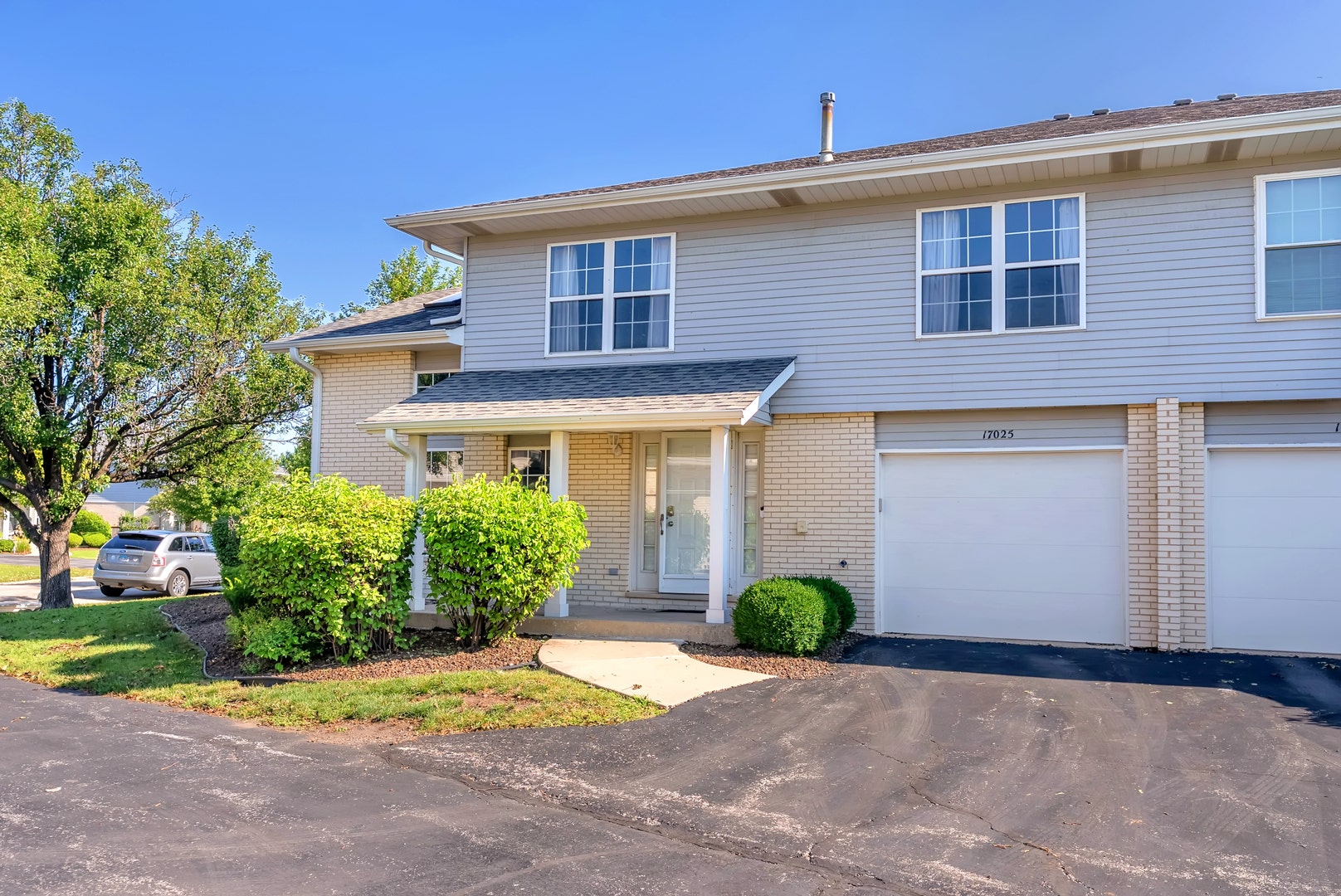 17025 E Circle Drive, Tinley Park, IL 60477 17025 E Circle Drive, Tinley Park, IL 60477