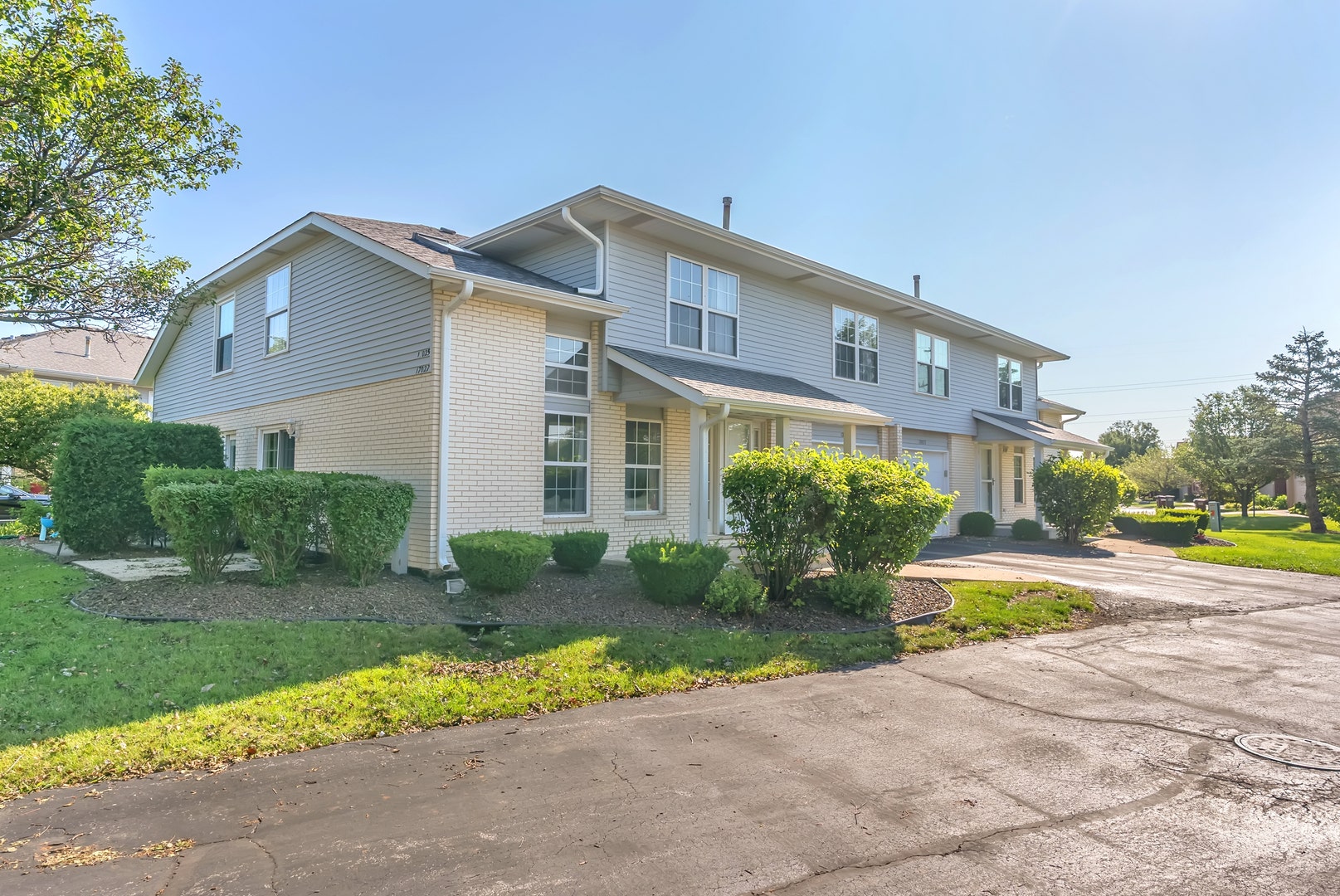 17025 E Circle Drive, Tinley Park, IL 60477 17025 E Circle Drive, Tinley Park, IL 60477