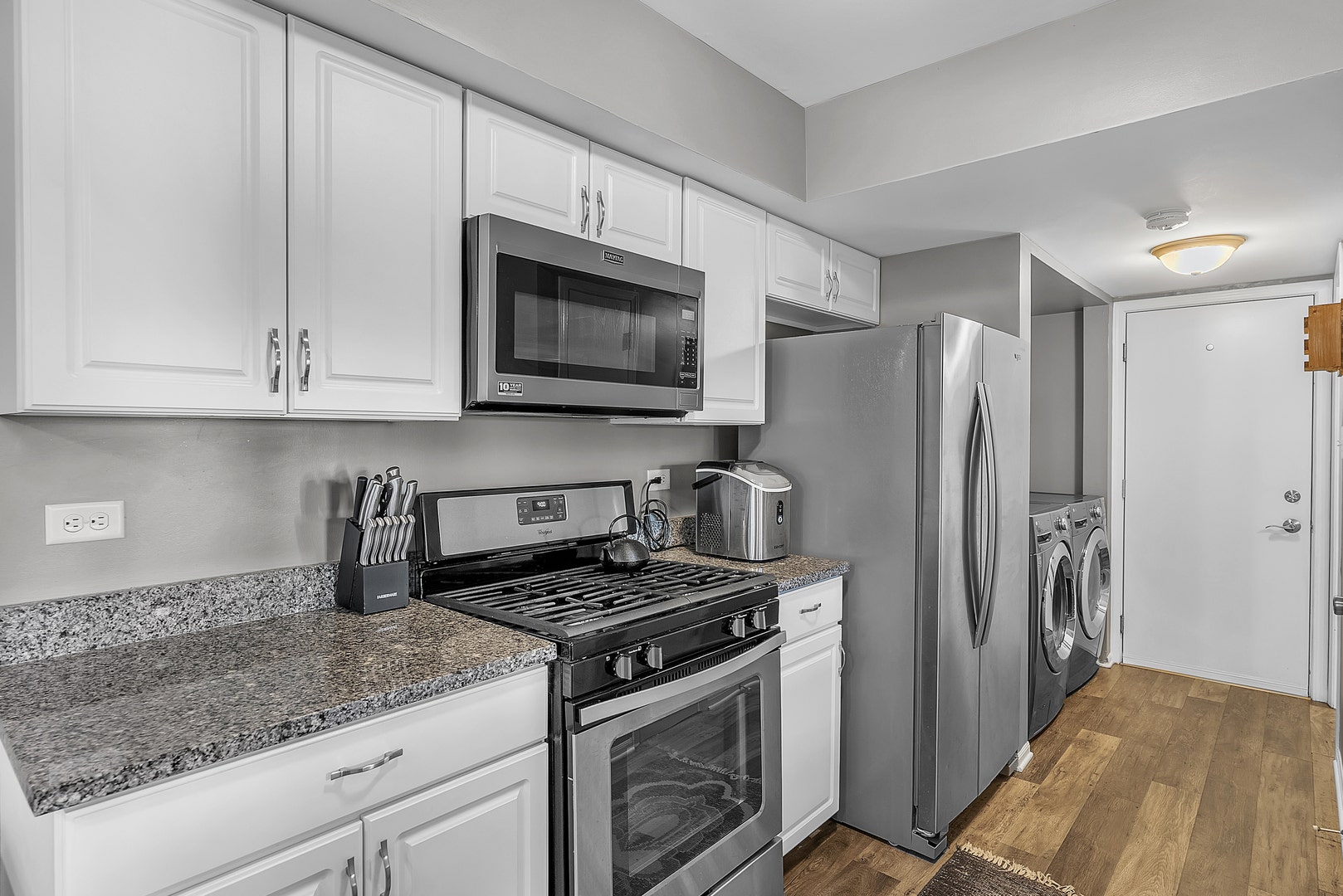 17025 E Circle Drive, Tinley Park, IL 60477 17025 E Circle Drive, Tinley Park, IL 60477