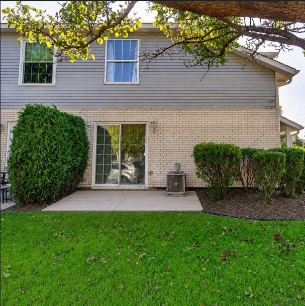 17025 E Circle Drive, Tinley Park, IL 60477 17025 E Circle Drive, Tinley Park, IL 60477