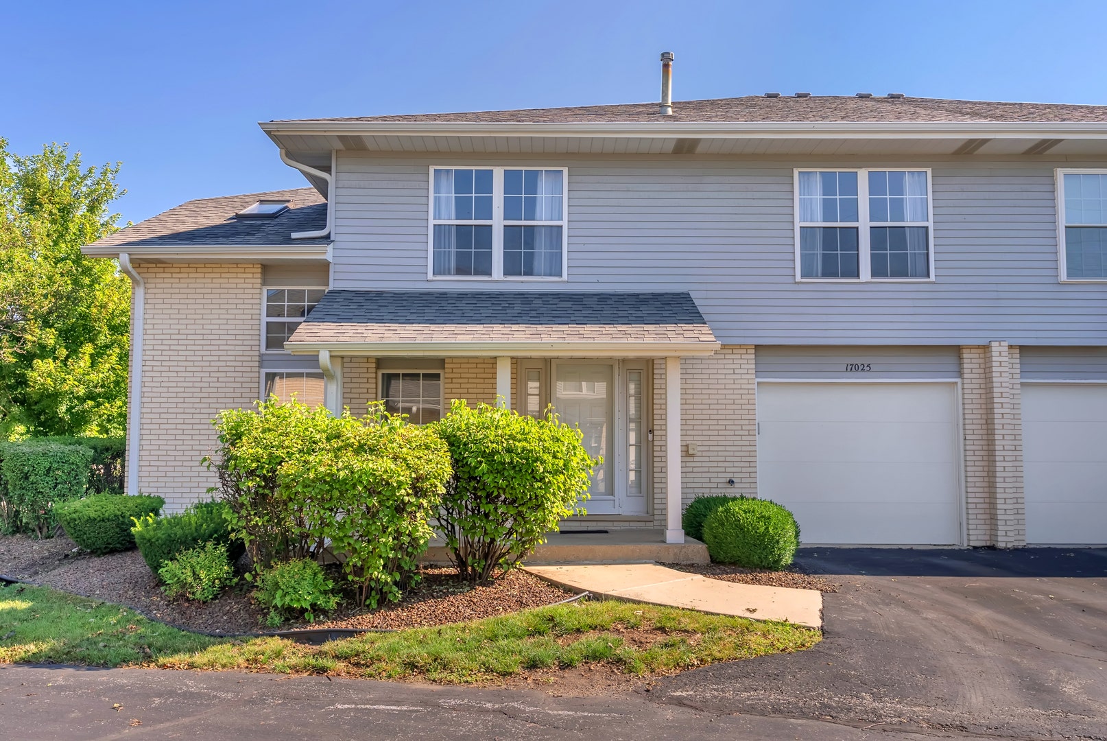 17025 E Circle Drive, Tinley Park, IL 60477 17025 E Circle Drive, Tinley Park, IL 60477