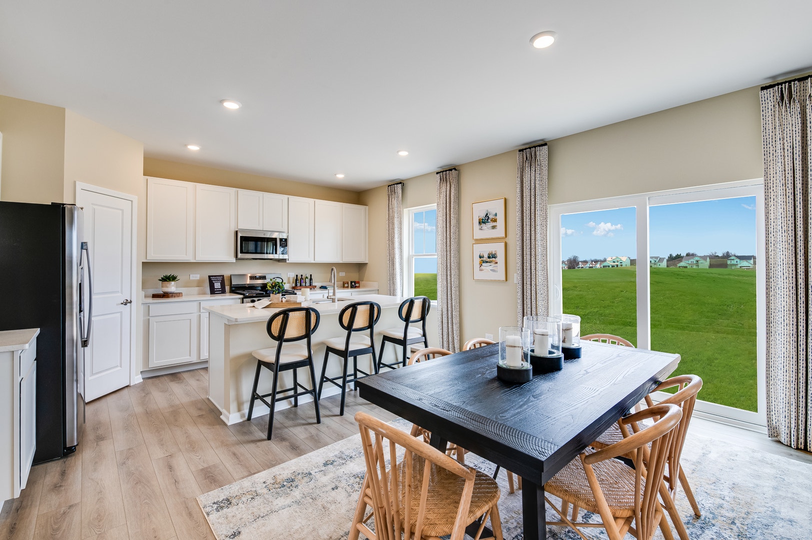 561 Arye Drive, Elgin, IL 60124 561 Arye Drive, Elgin, IL 60124