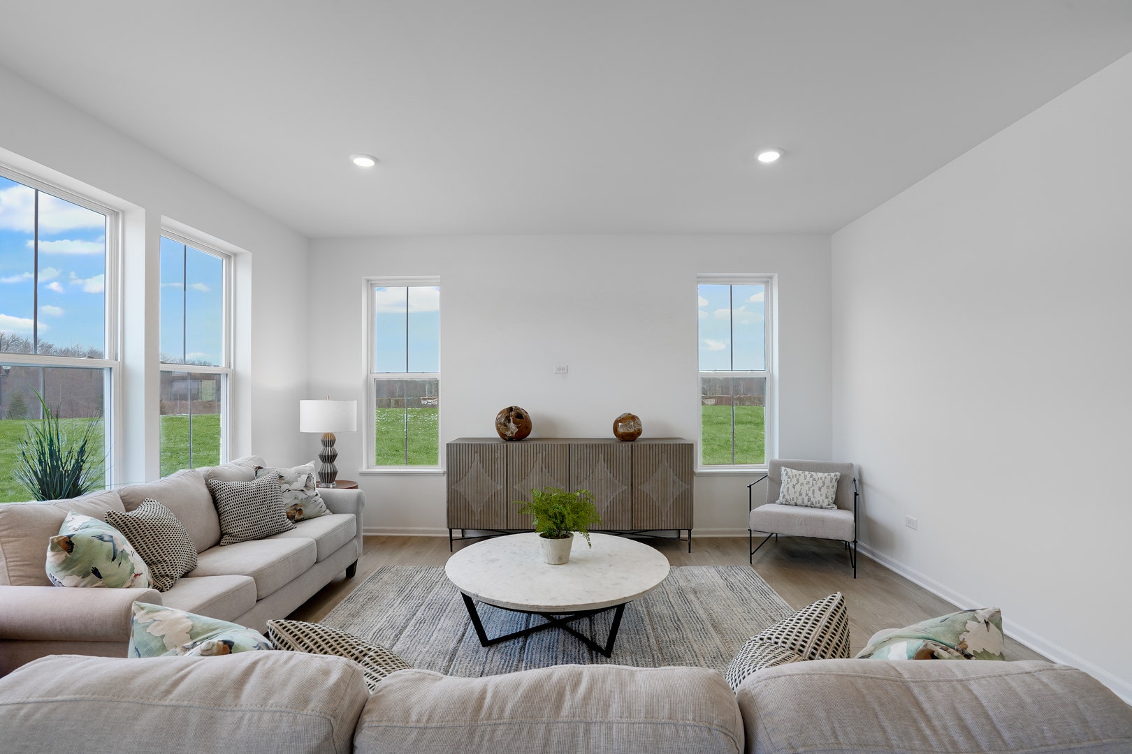 561 Arye Drive, Elgin, IL 60124 561 Arye Drive, Elgin, IL 60124