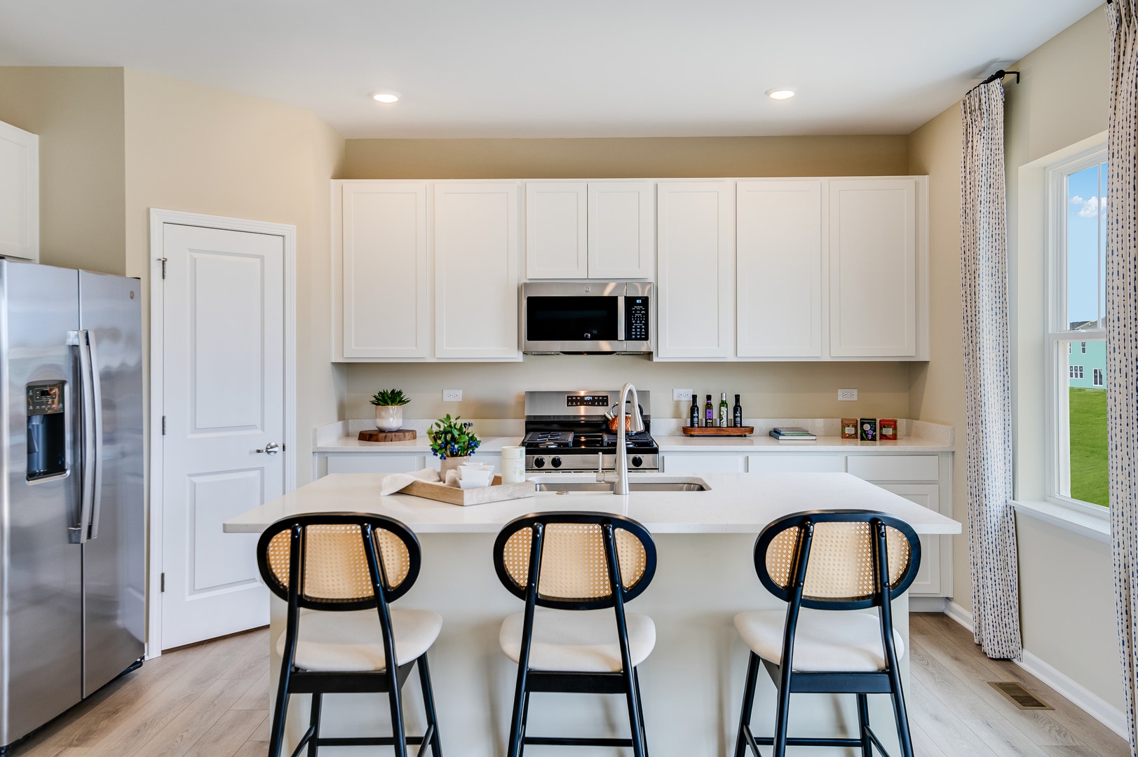 561 Arye Drive, Elgin, IL 60124 561 Arye Drive, Elgin, IL 60124