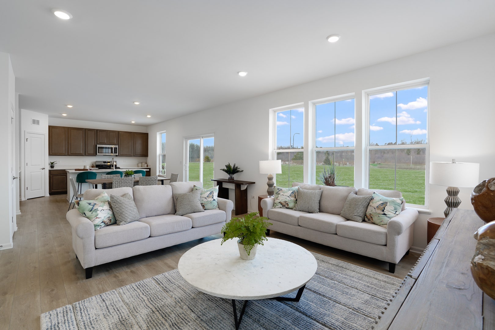 561 Arye Drive, Elgin, IL 60124 561 Arye Drive, Elgin, IL 60124
