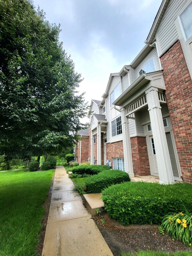 3348 Cameron Drive, Elgin, IL 60124 3348 Cameron Drive, Elgin, IL 60124