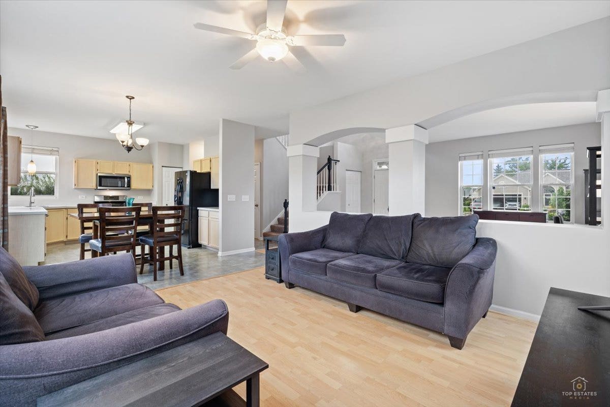 771 Red Barn Lane, Elgin, IL 60124 771 Red Barn Lane, Elgin, IL 60124