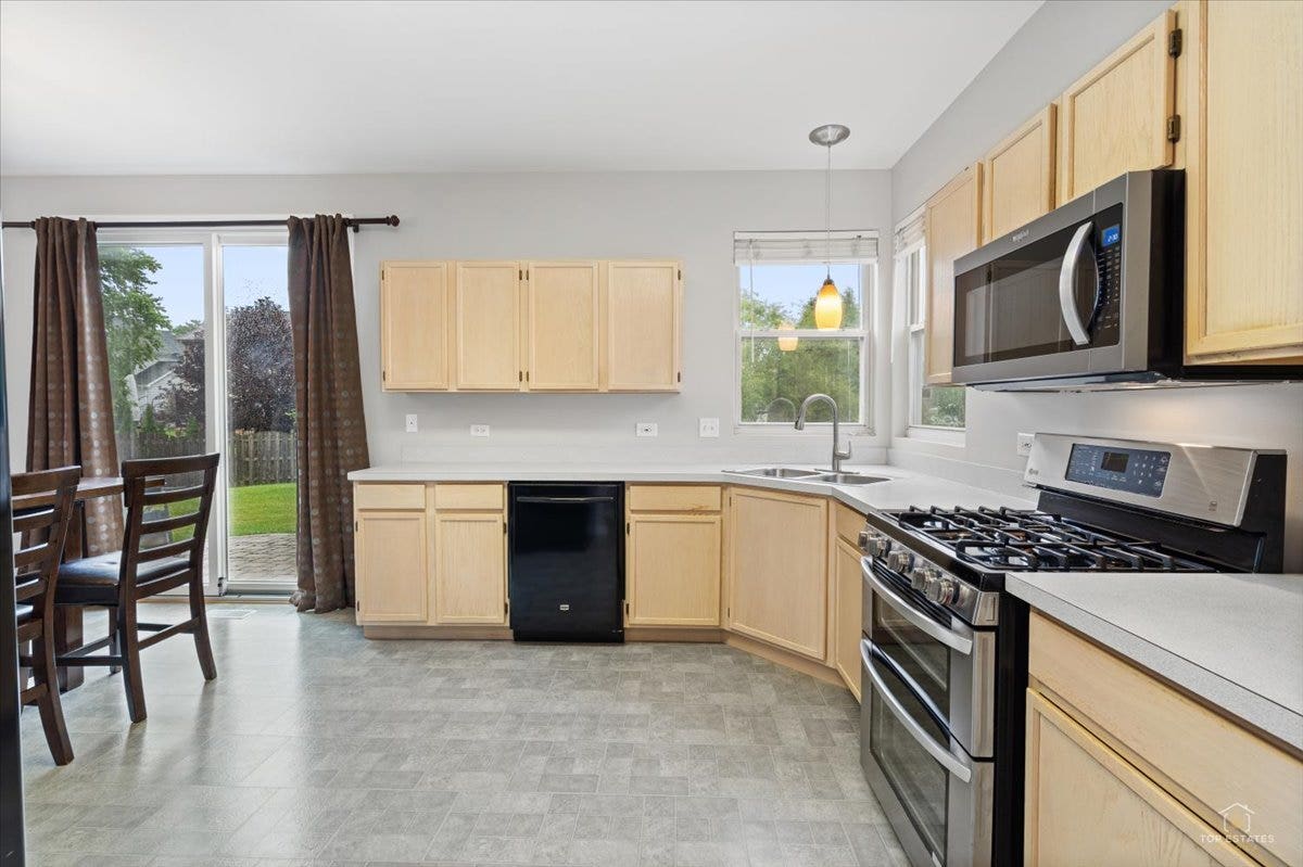 771 Red Barn Lane, Elgin, IL 60124 771 Red Barn Lane, Elgin, IL 60124