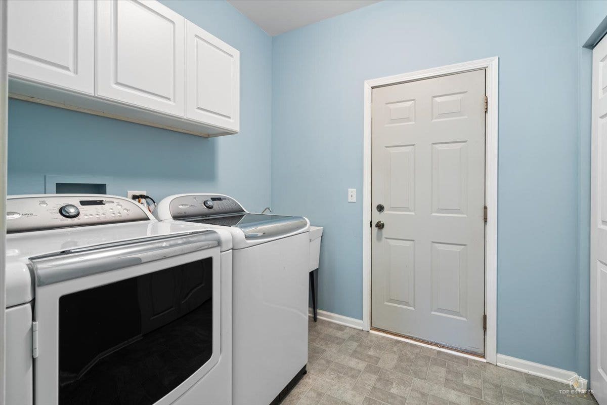 771 Red Barn Lane, Elgin, IL 60124 771 Red Barn Lane, Elgin, IL 60124