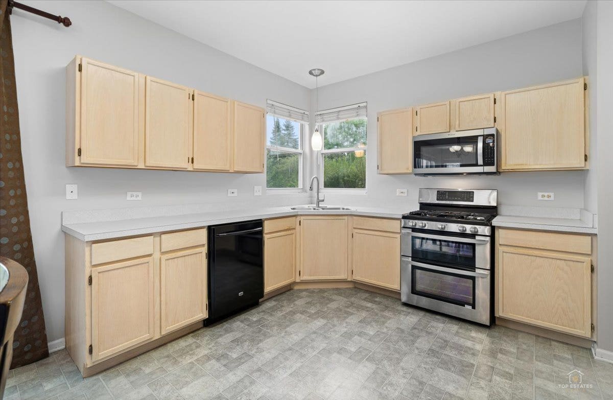 771 Red Barn Lane, Elgin, IL 60124 771 Red Barn Lane, Elgin, IL 60124