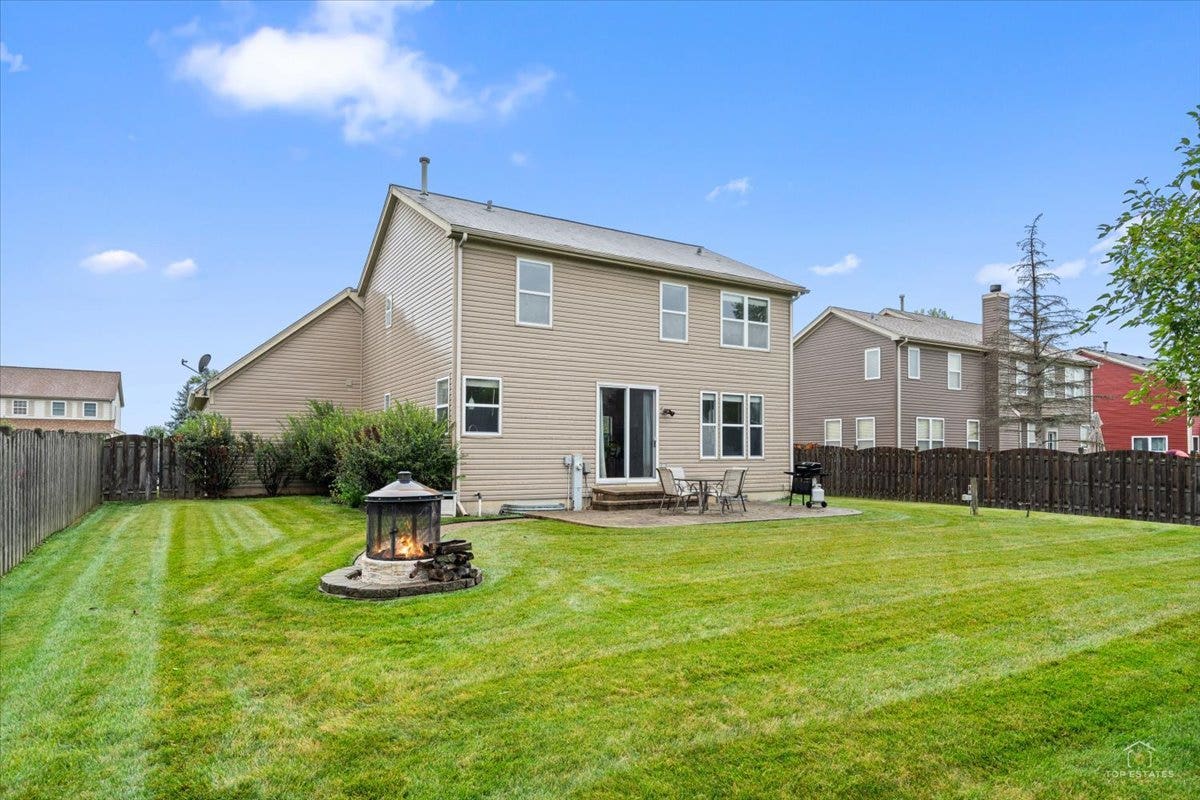 771 Red Barn Lane, Elgin, IL 60124 771 Red Barn Lane, Elgin, IL 60124