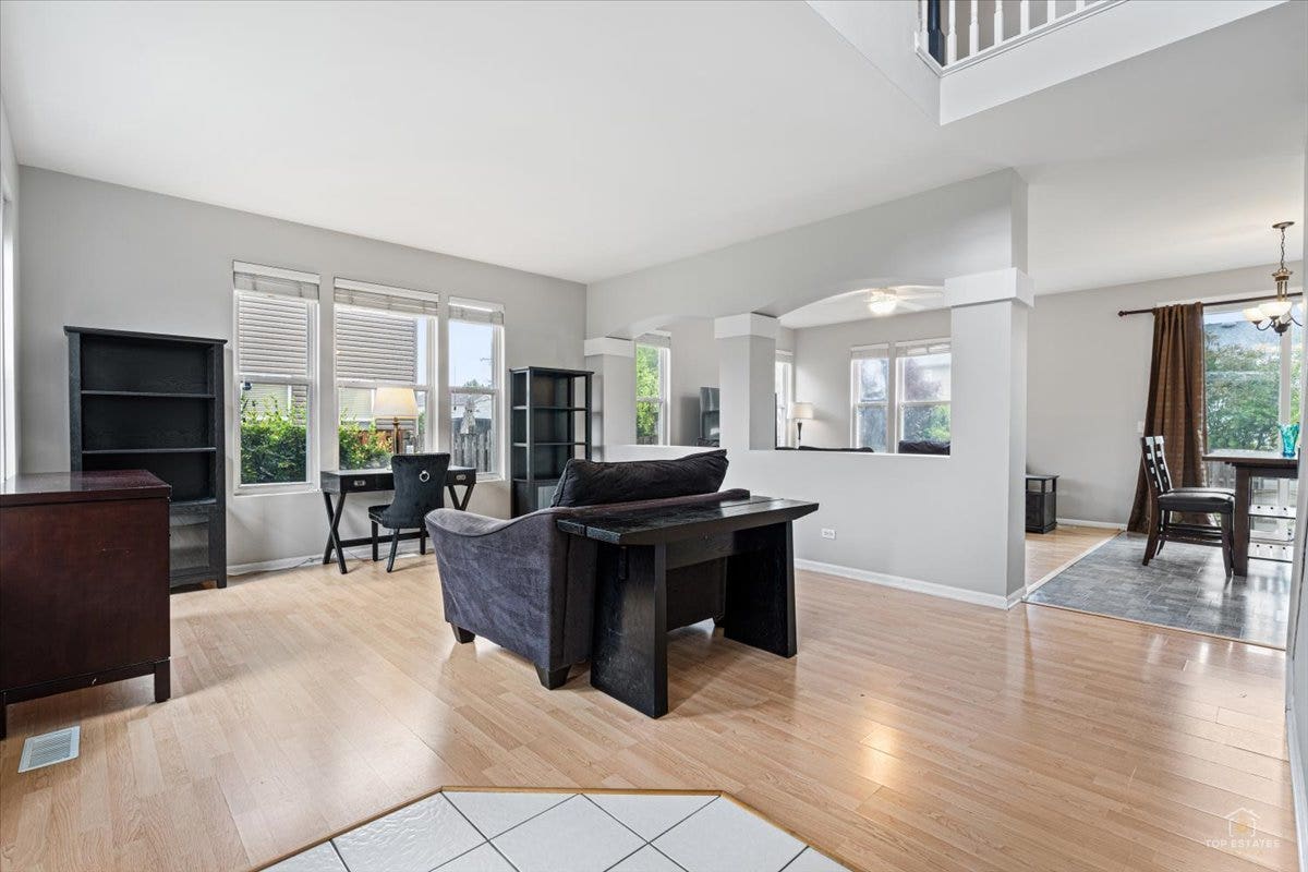 771 Red Barn Lane, Elgin, IL 60124 771 Red Barn Lane, Elgin, IL 60124