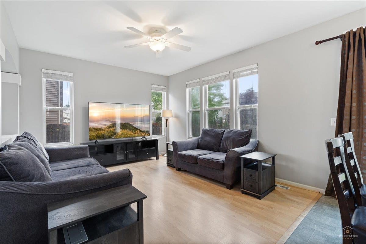 771 Red Barn Lane, Elgin, IL 60124 771 Red Barn Lane, Elgin, IL 60124