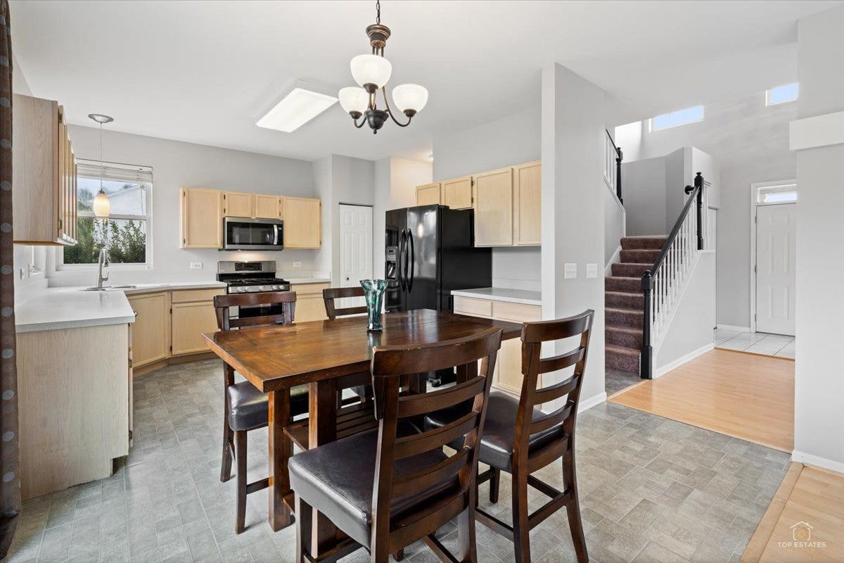 771 Red Barn Lane, Elgin, IL 60124 771 Red Barn Lane, Elgin, IL 60124