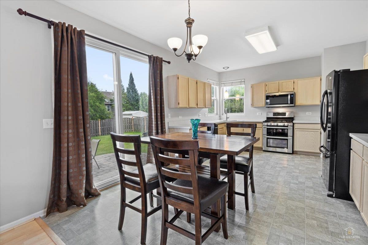 771 Red Barn Lane, Elgin, IL 60124 771 Red Barn Lane, Elgin, IL 60124