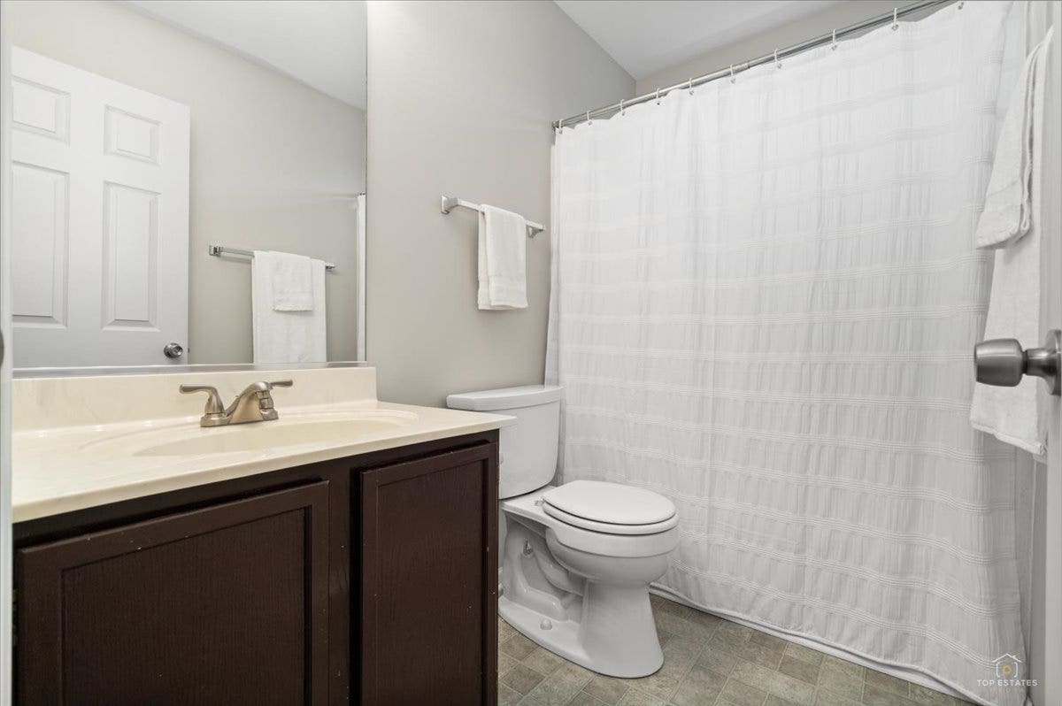 771 Red Barn Lane, Elgin, IL 60124 771 Red Barn Lane, Elgin, IL 60124