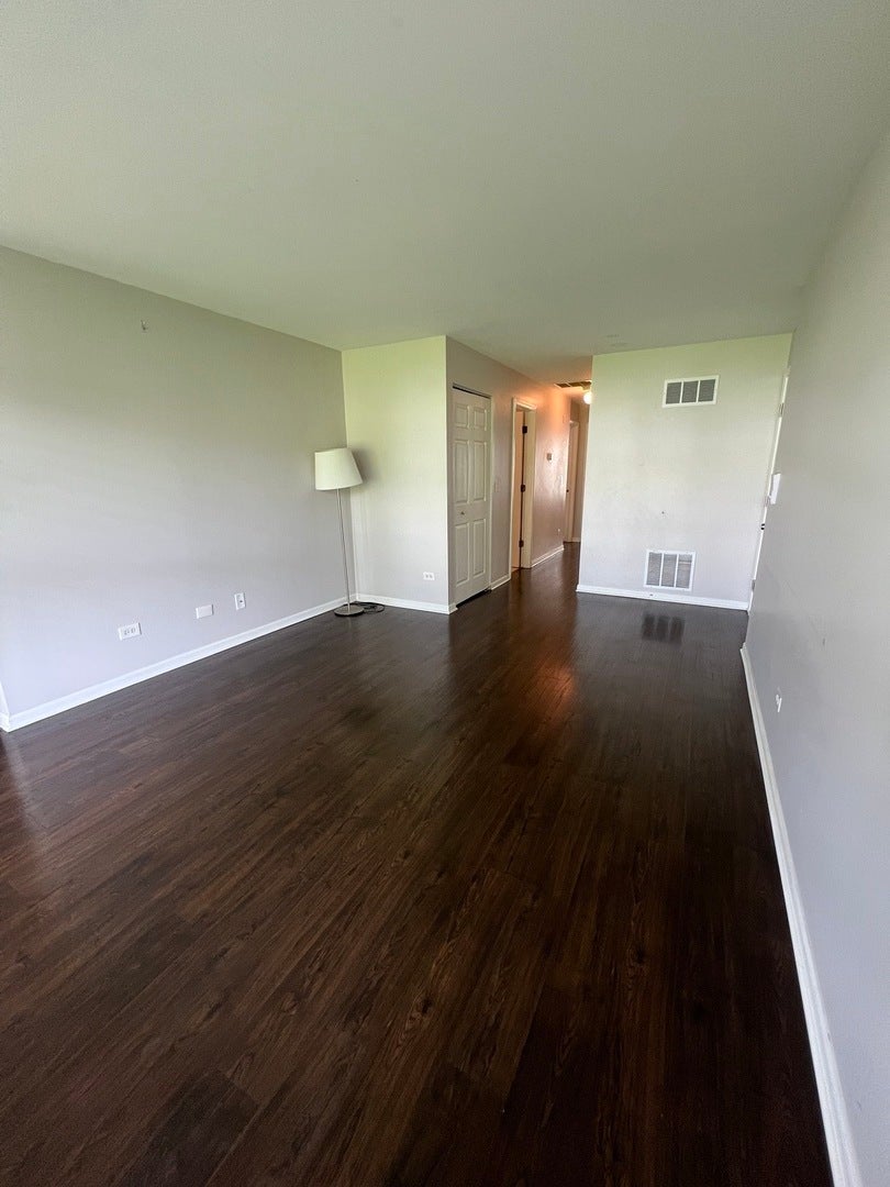 358 Woodview Circle, #B, Elgin, IL 60120