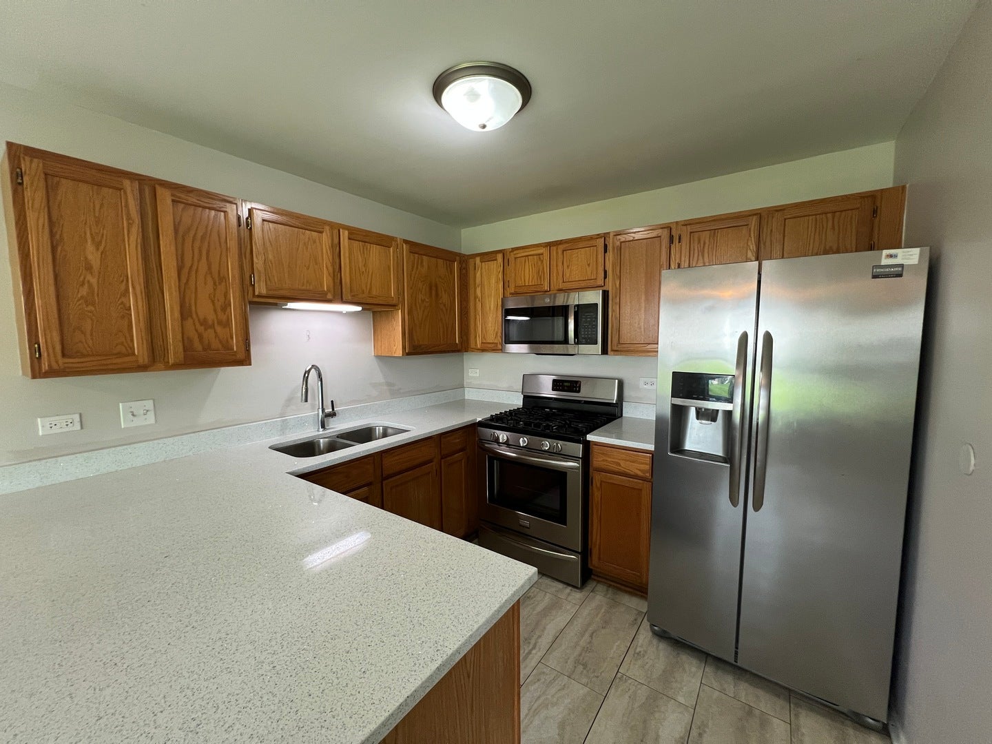 358 Woodview Circle, #B, Elgin, IL 60120
