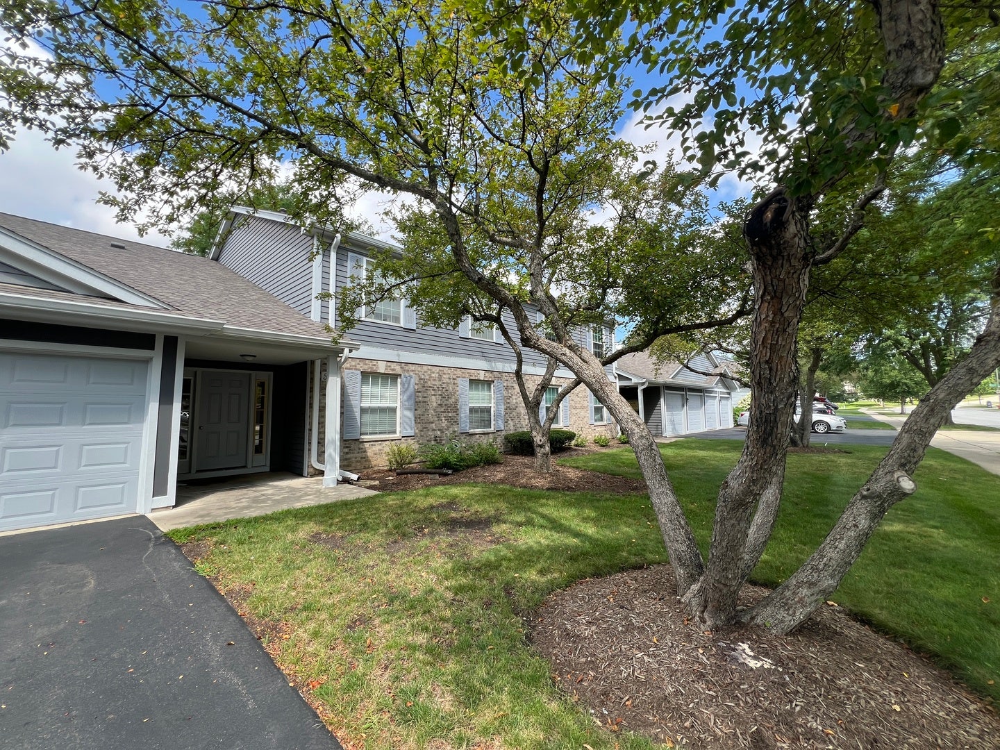 358 Woodview Circle, #B, Elgin, IL 60120
