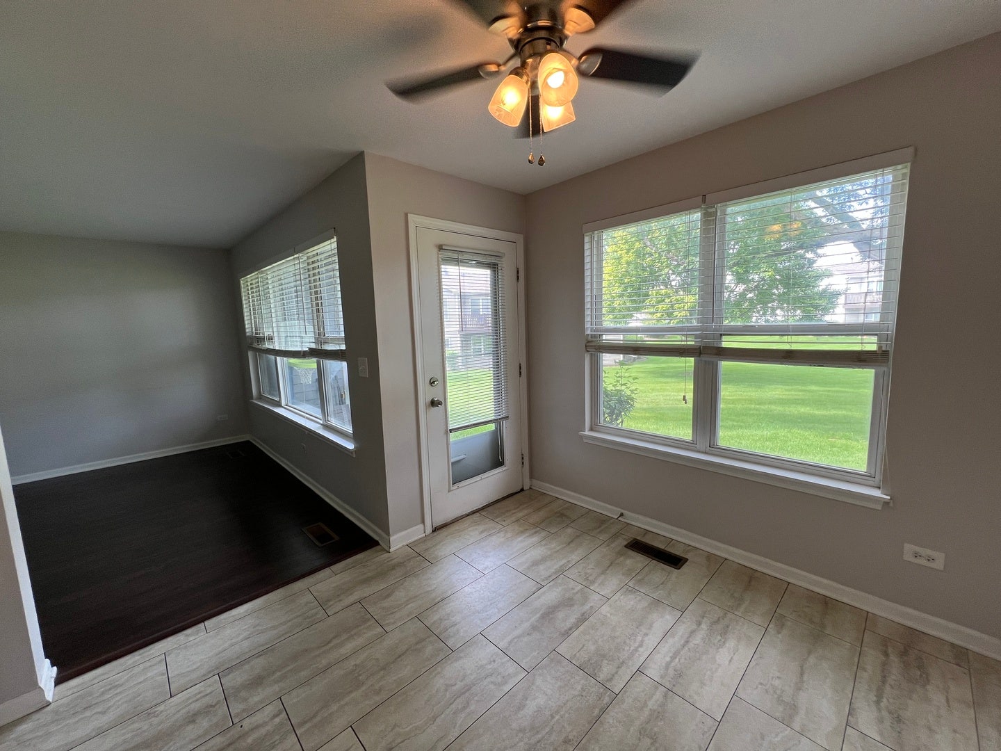 358 Woodview Circle, #B, Elgin, IL 60120