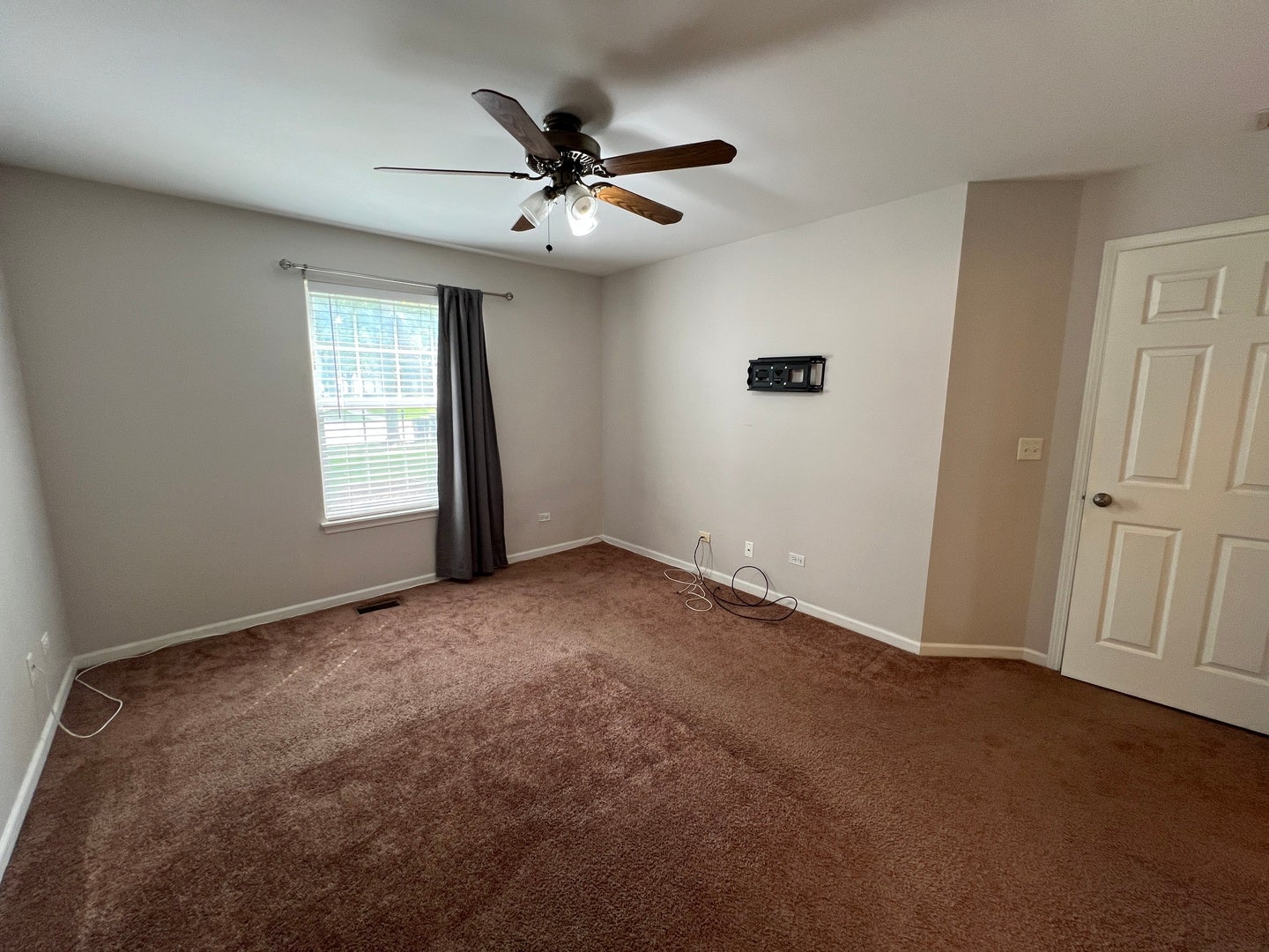 358 Woodview Circle, #B, Elgin, IL 60120